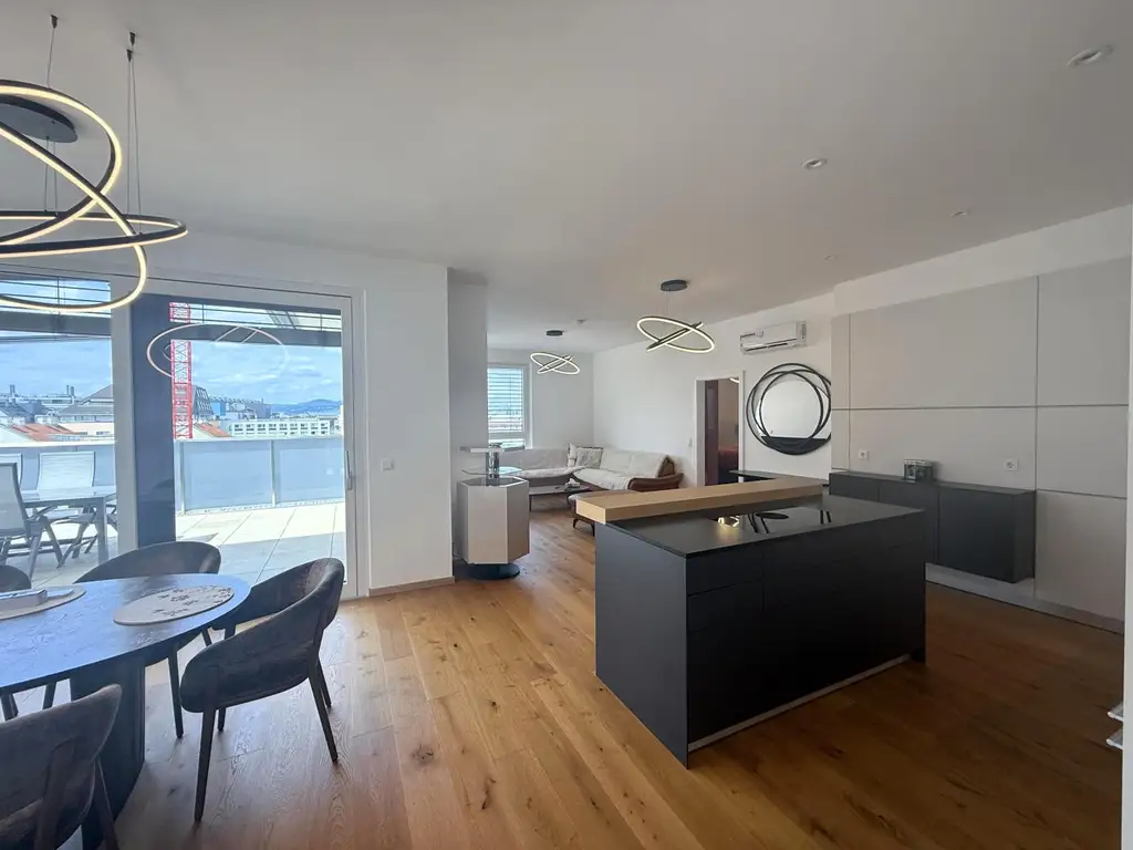 Luxus Penthouse mit Outdoor-Jacuzzi wird komplett möbliert vermietet // Luxury penthouse with outdoor Jacuzzi available for rent, fully furnished //
