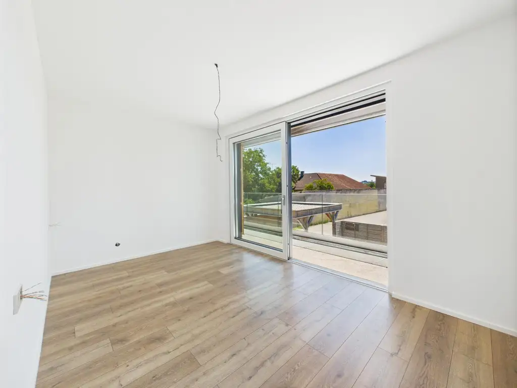 Wels-West: Luxuriöse Doppelhaushälfte mit Salzwasserpool, smarter Hausechnik & 149 m² Wohnfläche