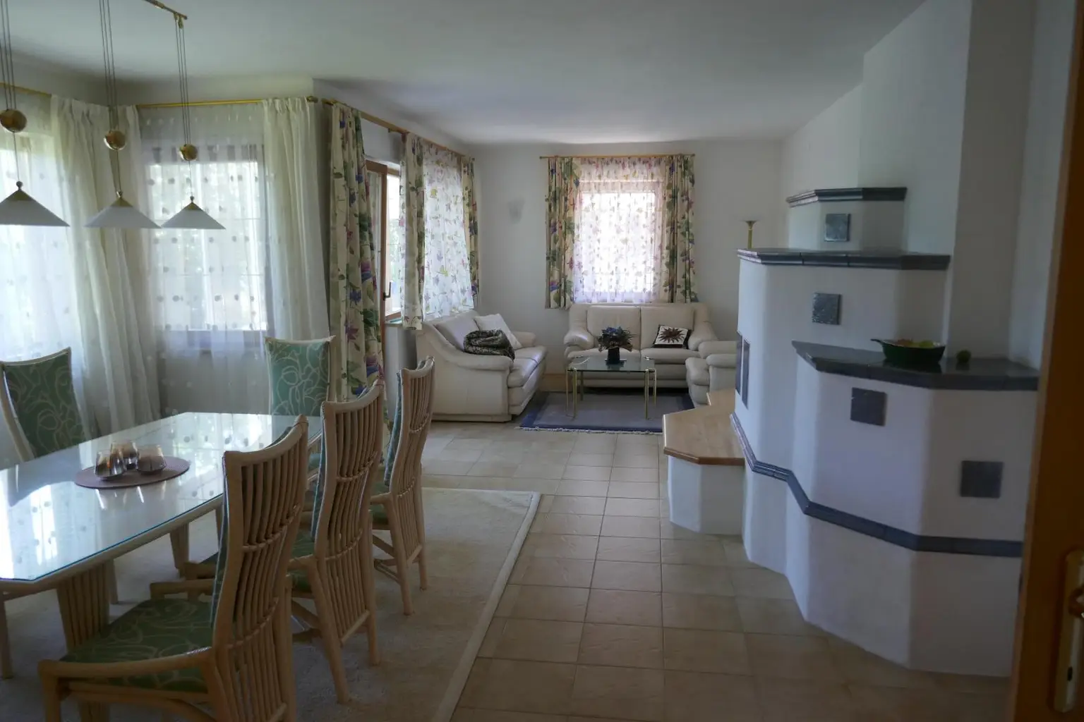 Geräumiges Mehrfamilienhaus mit Seeblick-in 2 Wohnungen teilbar