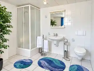 Bad mit Dusche Nebengebäude