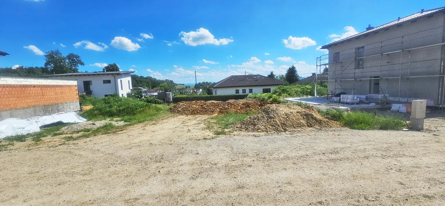 700 m²