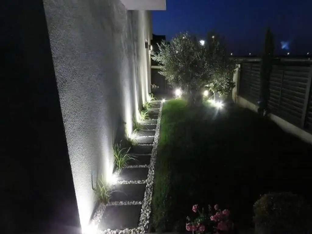 Traumhaft LUXURIÖS AUSGESSTATTETES SMART EFH in Leopoldsdorf: Wfl. 196m², 6 Zimmer, Balkon & Terrasse! + PHOTOVOLTAIK ANLAGE mit STROMSPEICHER + beheizter POOL  + GARAGE + GRILLPLATZ +