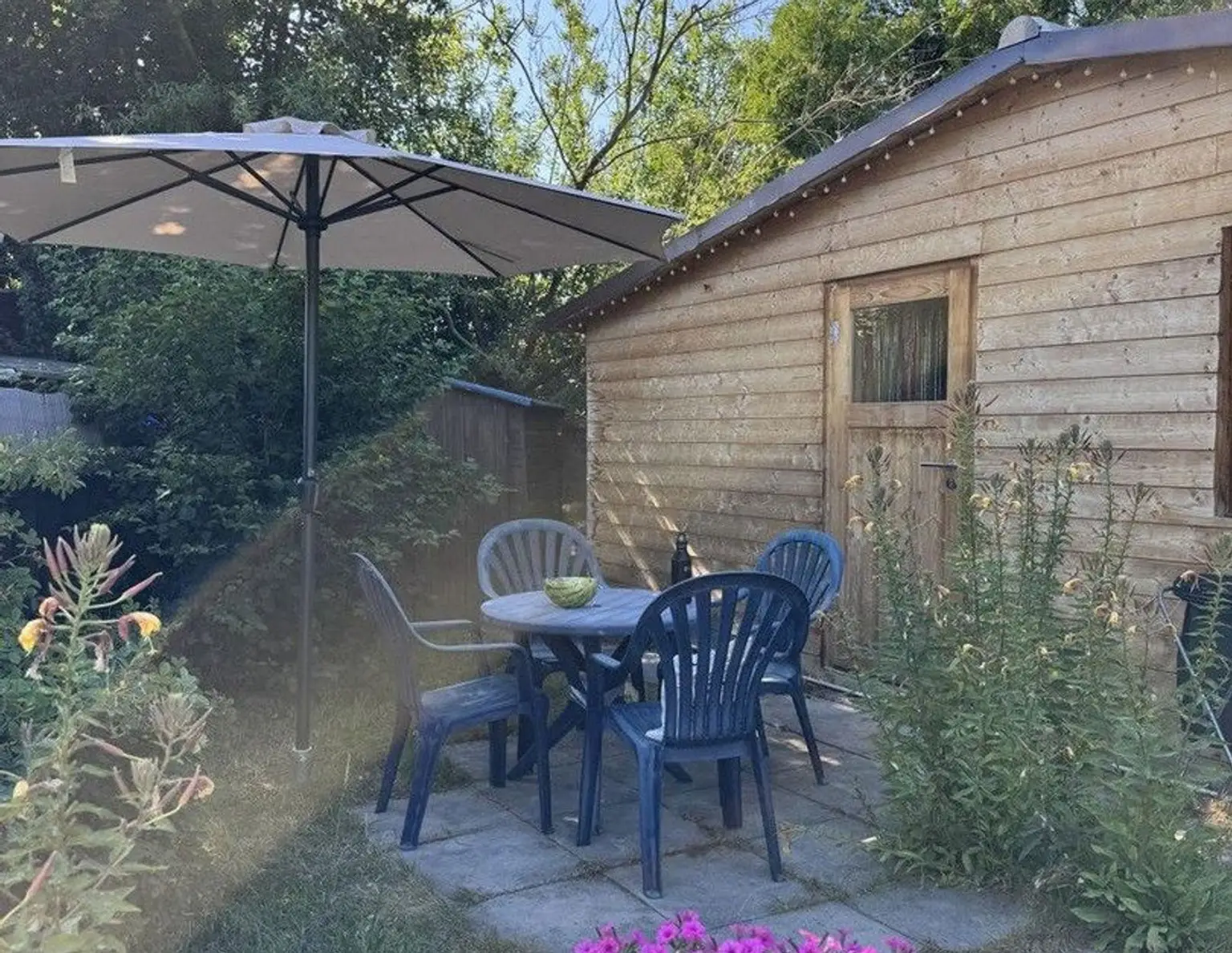 Winterfestes Tiny House mit großem Pool auf Pachtgrund in Hainfeld zu vergeben.