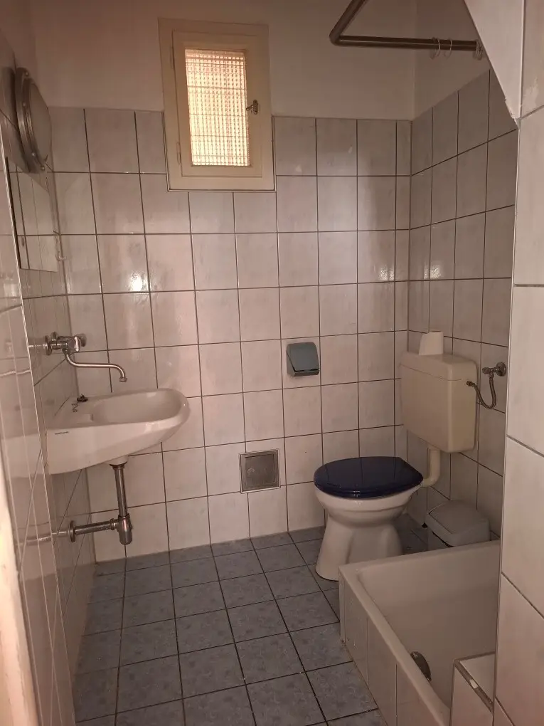 Zentrumsnahe 3-Zimmer-Altbauwohnung mit Küchenblock im 1. Obergeschoß in Bruck/Mur zu kaufen !
