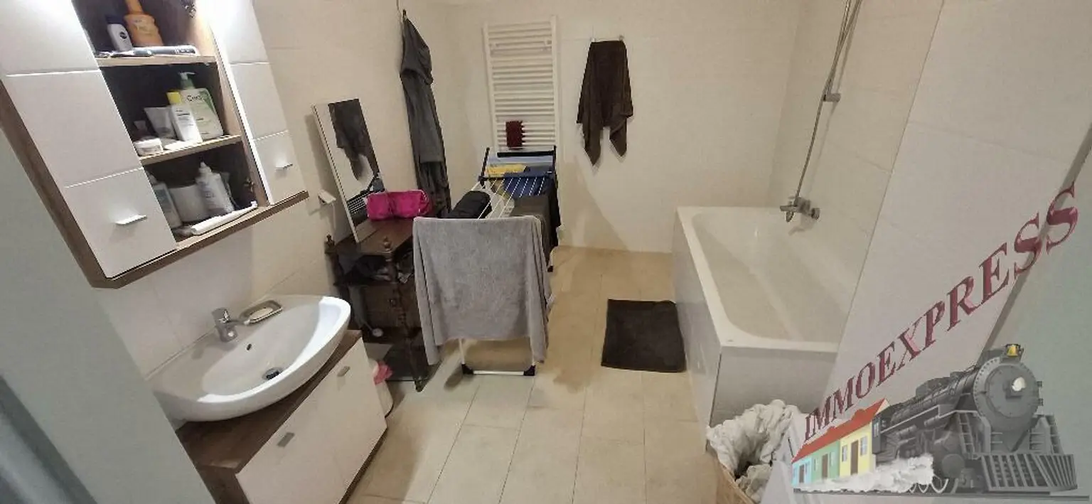 Wunderschöne. unbefristete 3 -Zimmer Wohnung mit extra Küche in toller Lage des 9.Bezirkes