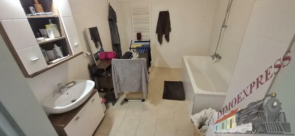 Wunderschöne. unbefristete 3 -Zimmer Wohnung mit extra Küche in toller Lage des 9.Bezirkes