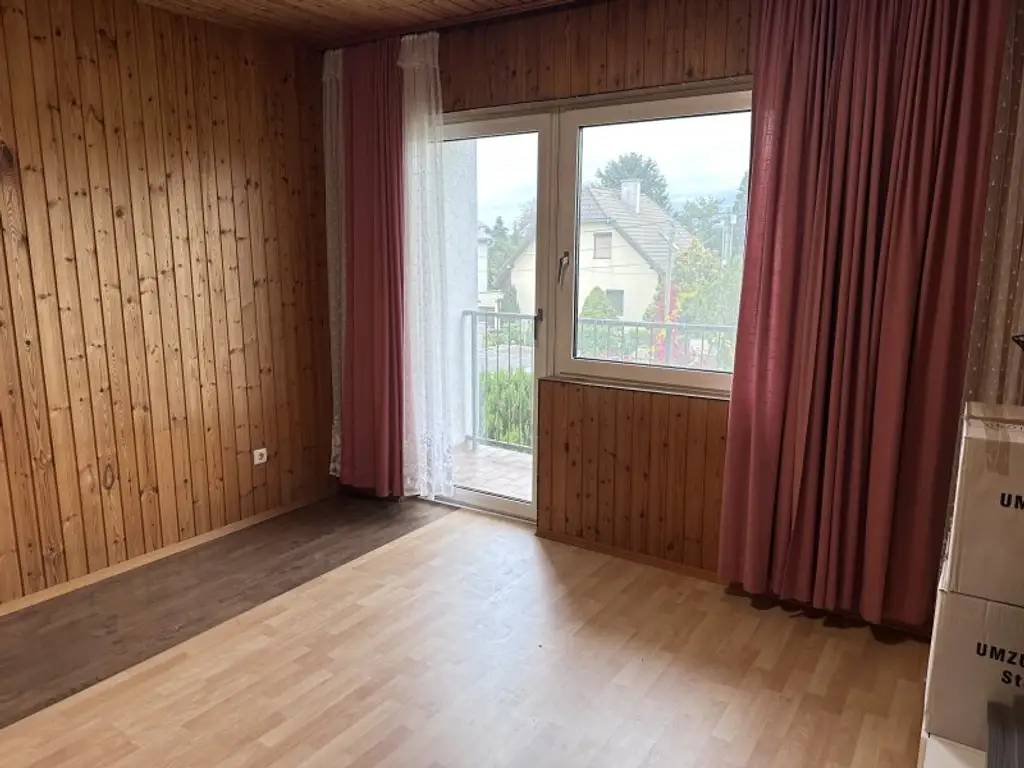 Grundstück mit Zweifamilienhaus in Ruhelage - Variable Gestaltungsmöglichkeiten vorhanden
