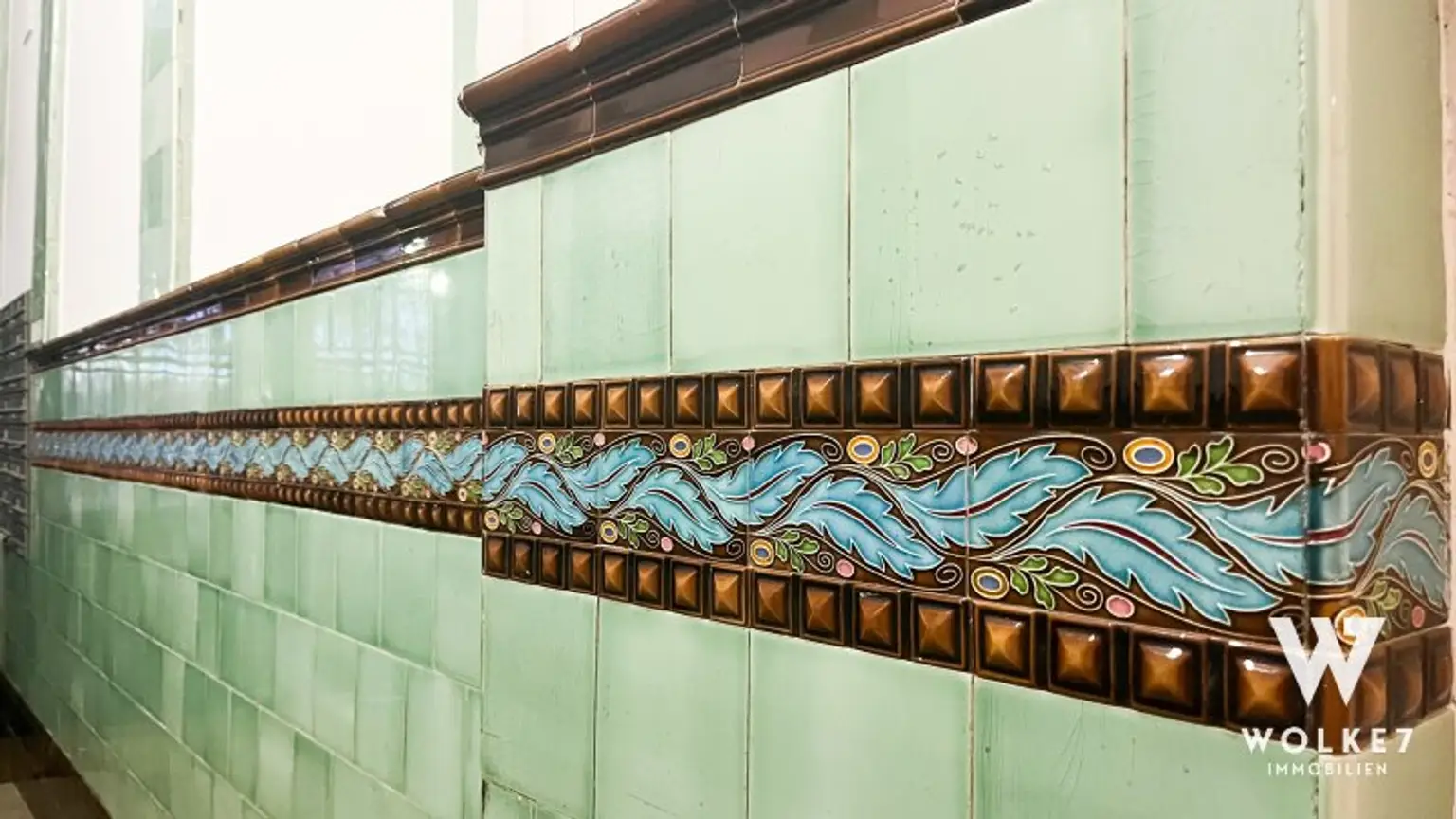 Sanierte 3-Zimmer-Altbauwohnung mit ca. 13,5 m² Balkon I bezugsfertig