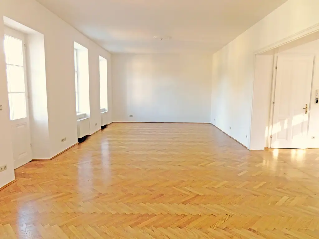 GRINZING - CHARMANTES WINZERHAUS, GERÄUMIG, GROSSFAMILIE ODER WOHNEN / ARBEITEN UNTER EINEM DACH