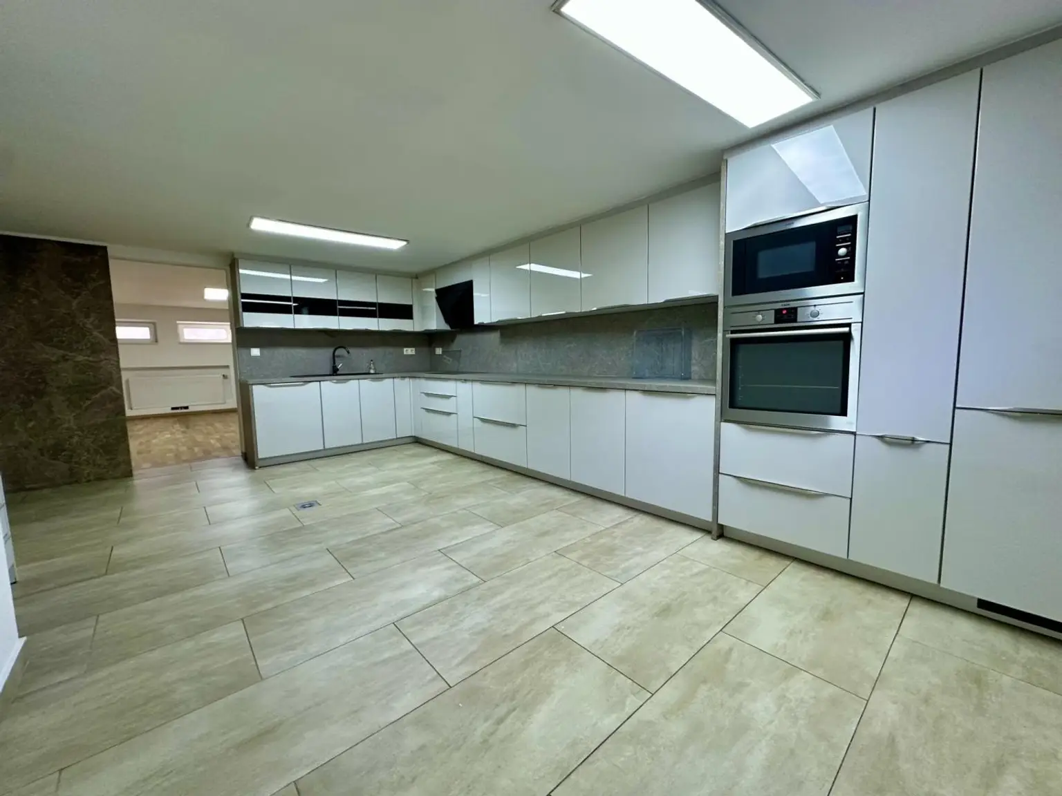 Großes Haus mit vielen Nutzungsmöglichkeiten - Wohnen und/oder Gewerbe!