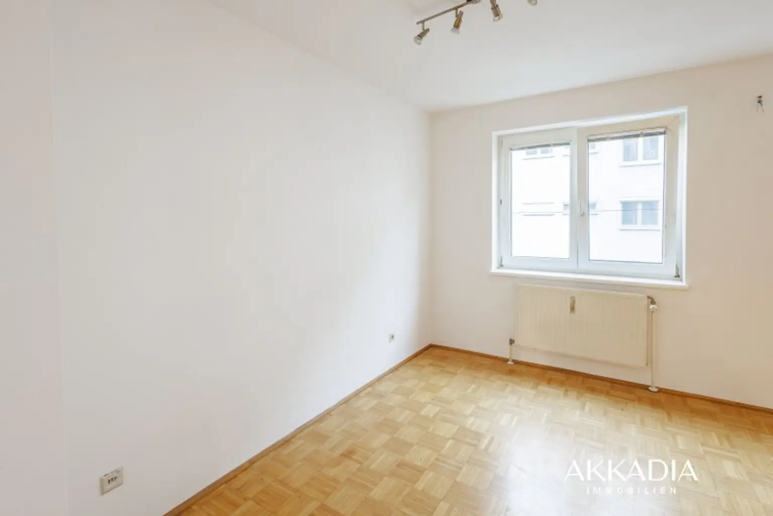 Ruhige 2-Zimmer-Wohnung mit Gartenblick und Garagenplatz