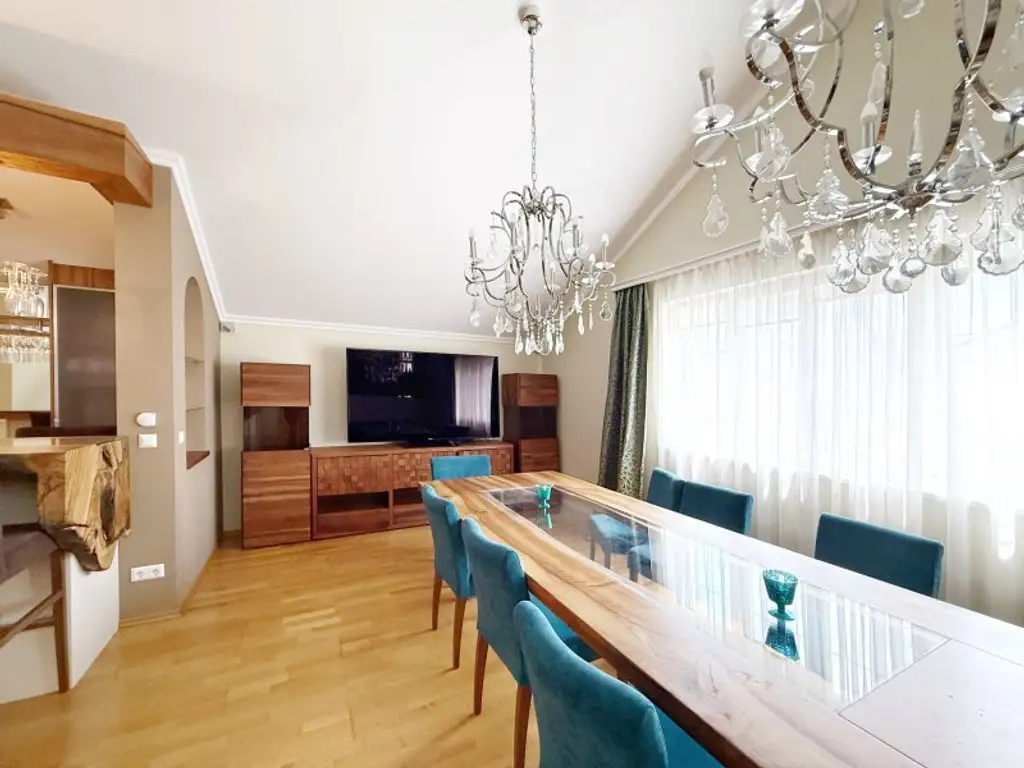 Move Right In: Fully Furnished Family Home in Weidling – 360 m²