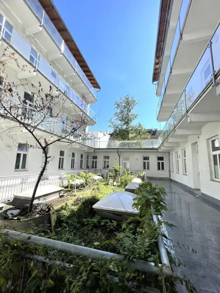 Große 1-Zimmer-Wohnung mit 58 m2, 1. Stock mit Lift! Zentrale Lage!