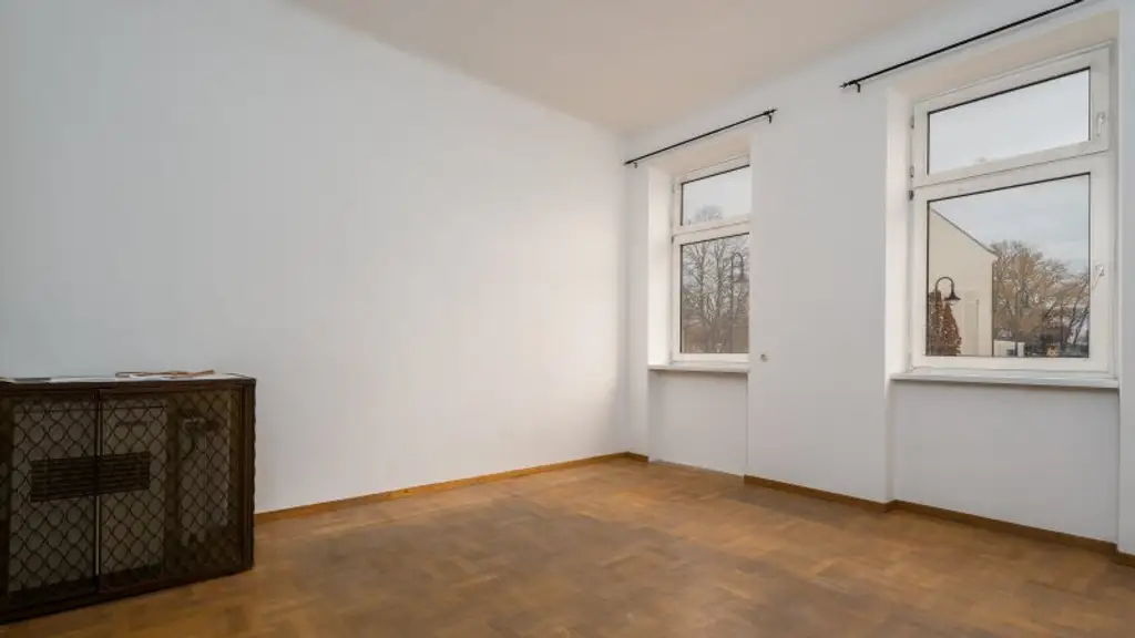 Sanierungsbedürftiges Ein / Zweifamilienhaus in Kerngebiet von Gänserndorf