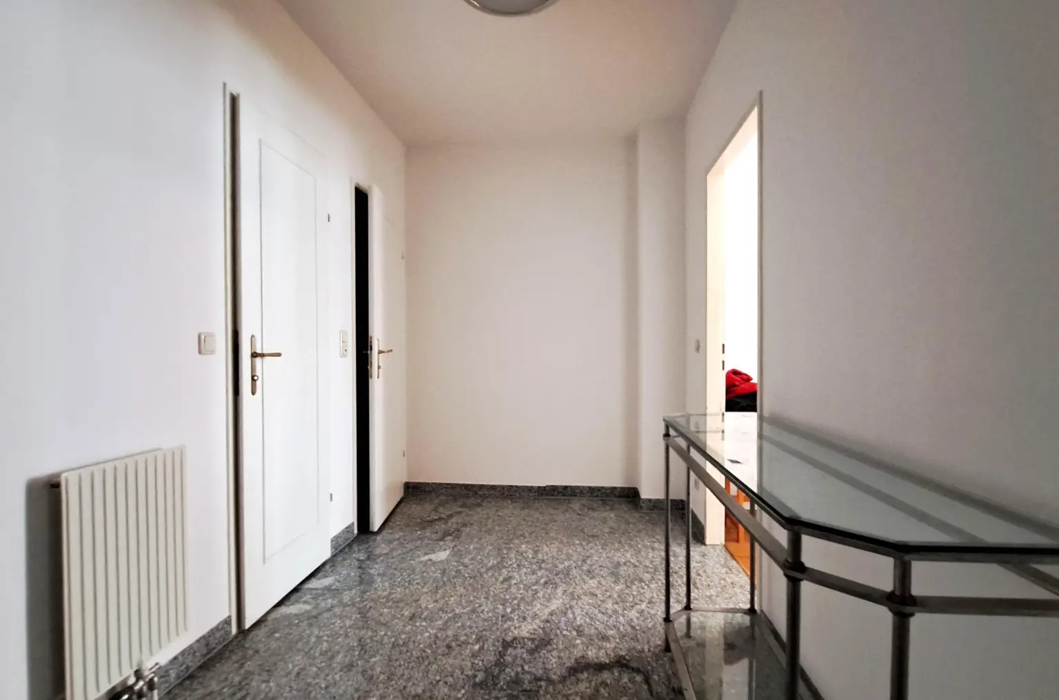 Wohnen mit Wiener Charme – gemütliche 2-Zimmer-Wohnung im Roten Hof, Garagenbox verfügbar