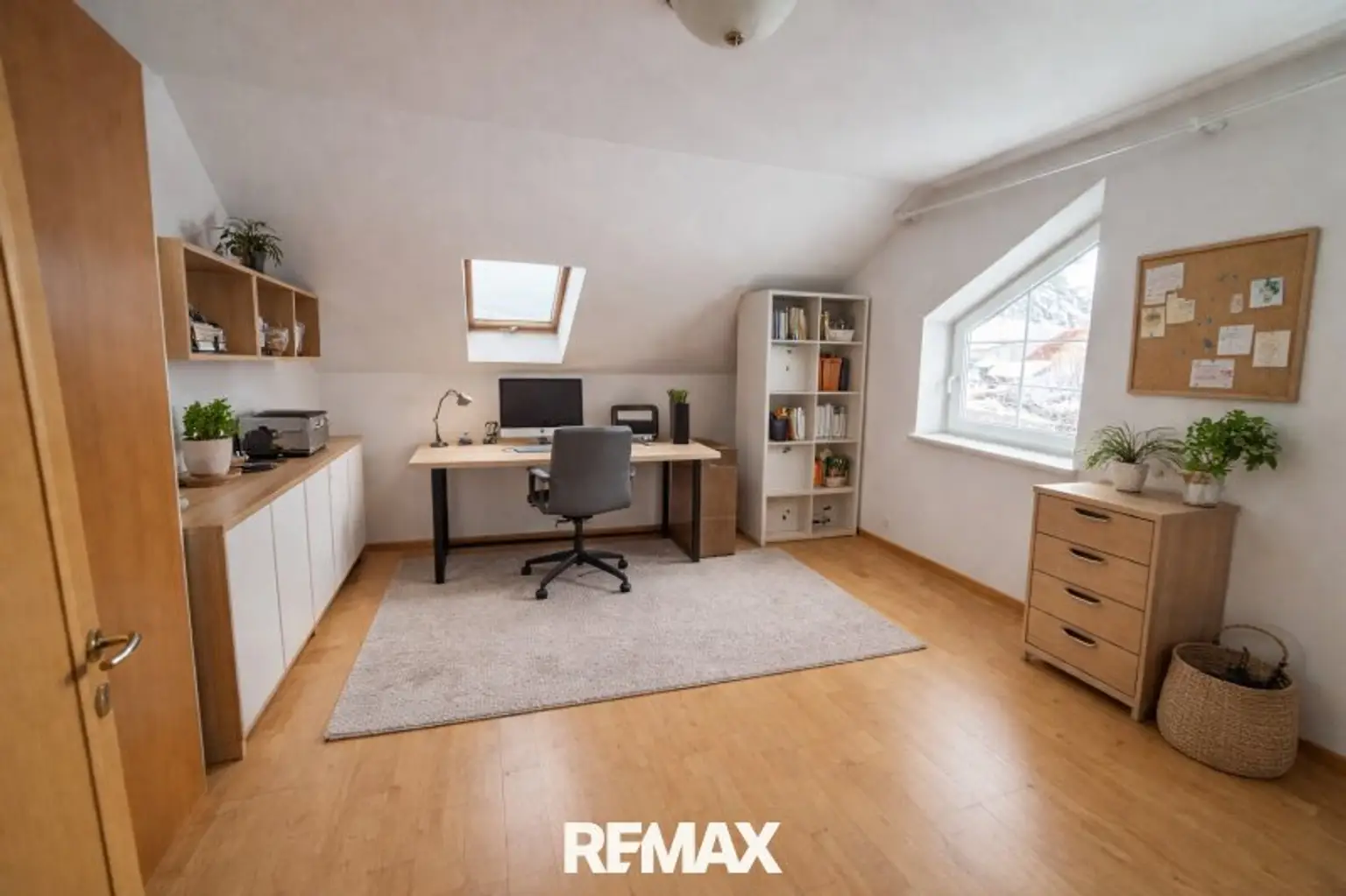 Arbeitszimmer-OG (virtuell eingerichtet)