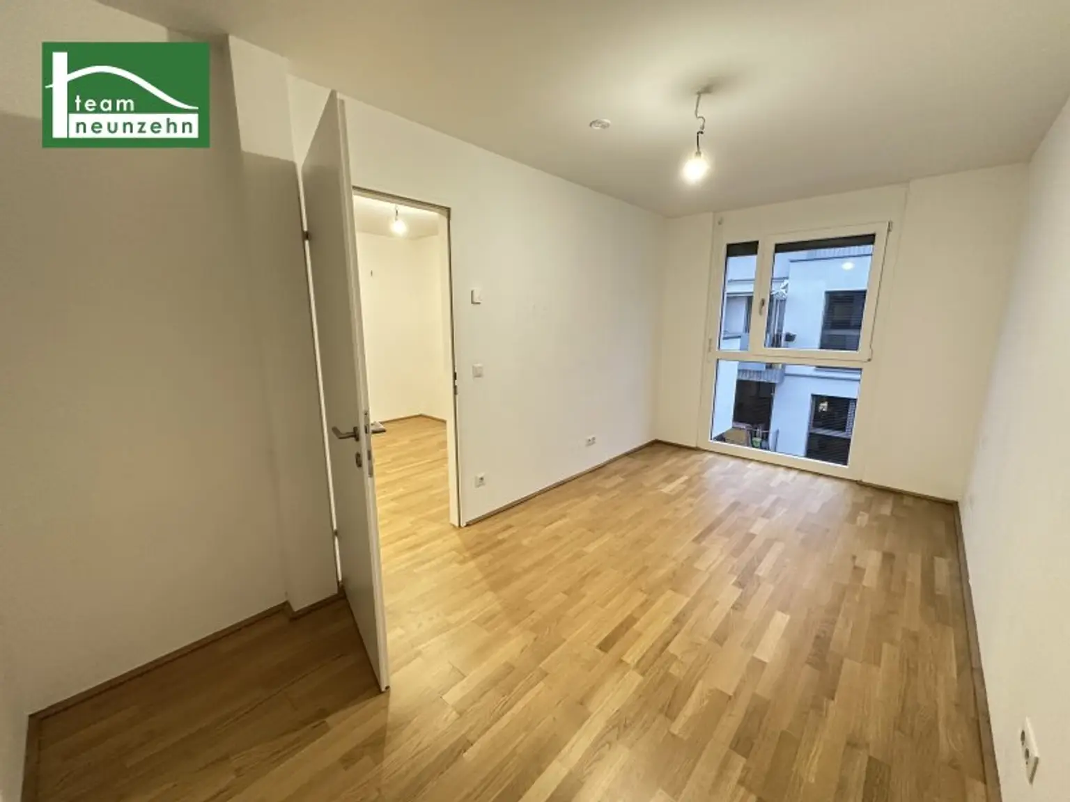 Neuwertige 2-Zimmer-Wohnung mit Balkon beim FAC-Platz – Nur 3 Minuten zur S-Bahn, verfügbar ab Sofort