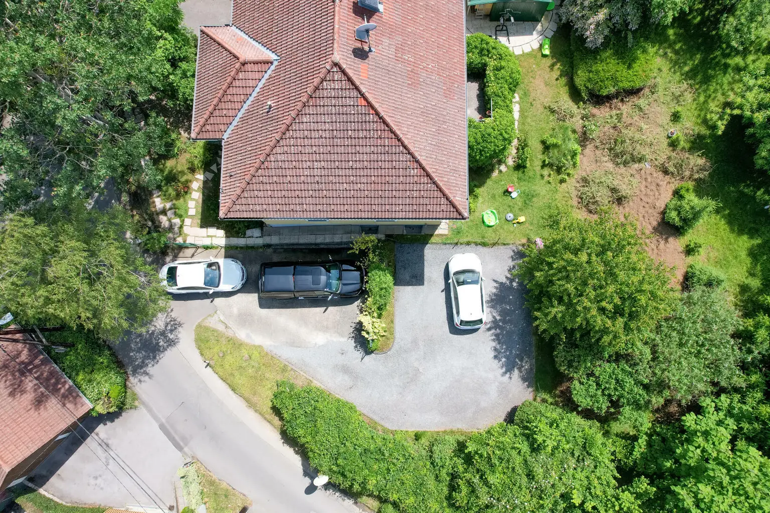 Exklusive Villa in bester Lage von Graz - privat, naturnah, perfekte Balance aus Komfort und Lebensqualität.