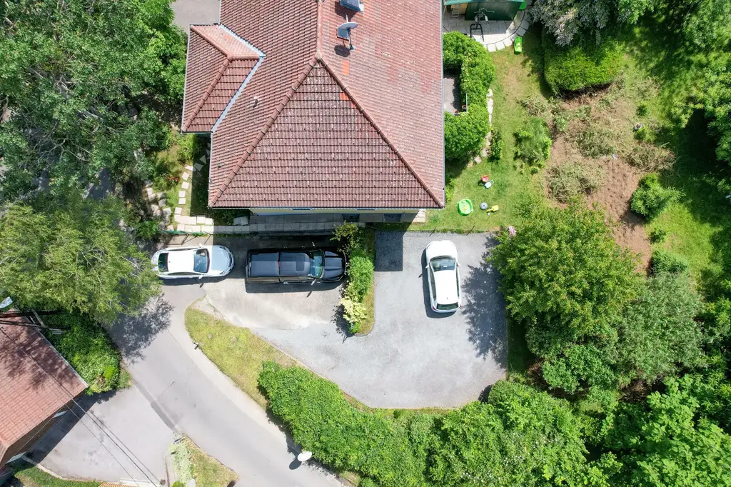 Exklusive Villa in bester Lage von Graz - privat, naturnah, perfekte Balance aus Komfort und Lebensqualität.