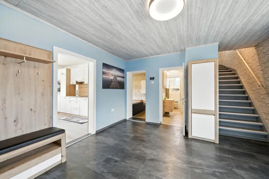 Modernisiertes Einfamilienhaus mit großzügigem Grundstück und Ausbaupotenzial