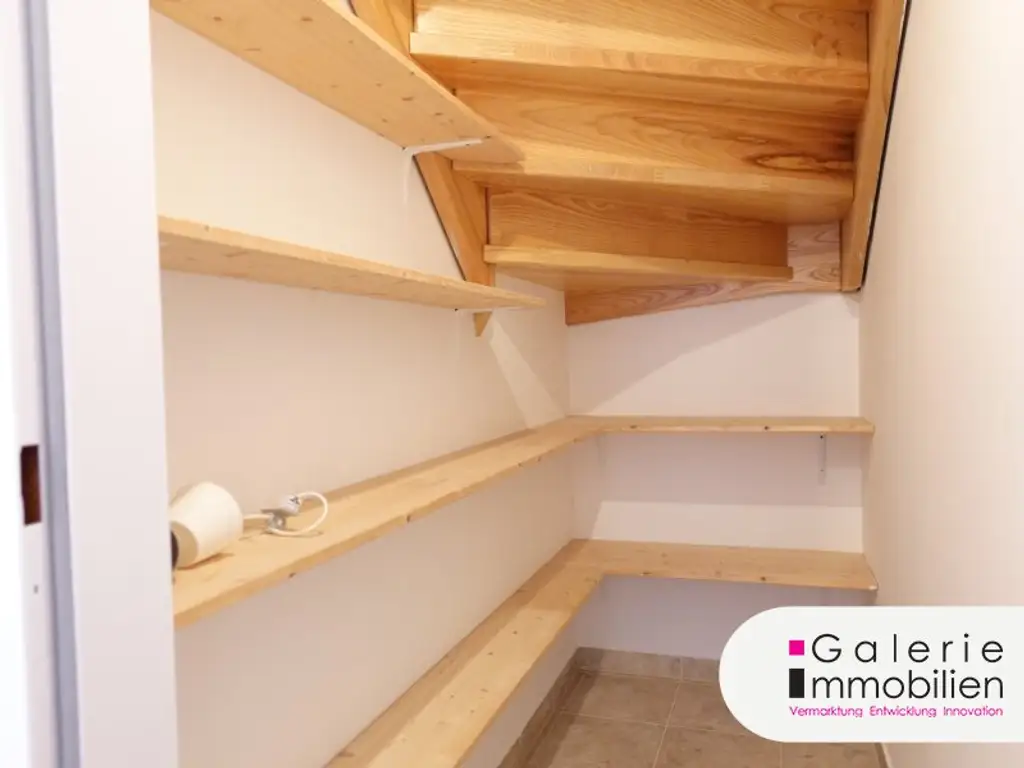 VIDEO: Sehr schöne 4-Zimmer-Maisonette, 3er-WG-geeignet, mit Fernblick und Garage!