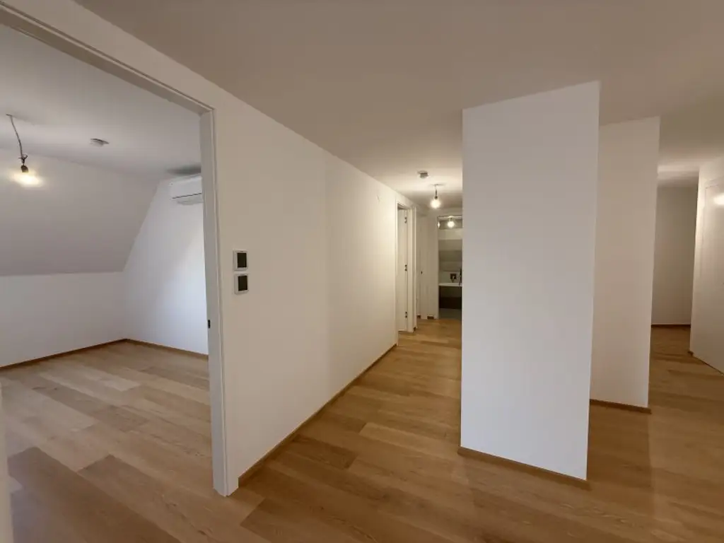 Traumhafte DG-Wohnung in 1020 Wien: 4 Zimmer, vollsaniert, Loggia & Luxusausstattung!