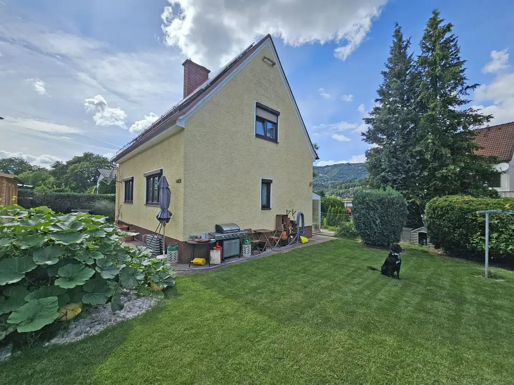 Einfamilienhaus mit Garage,mit winterfestem Gartenhaus, Werkstätte u.a