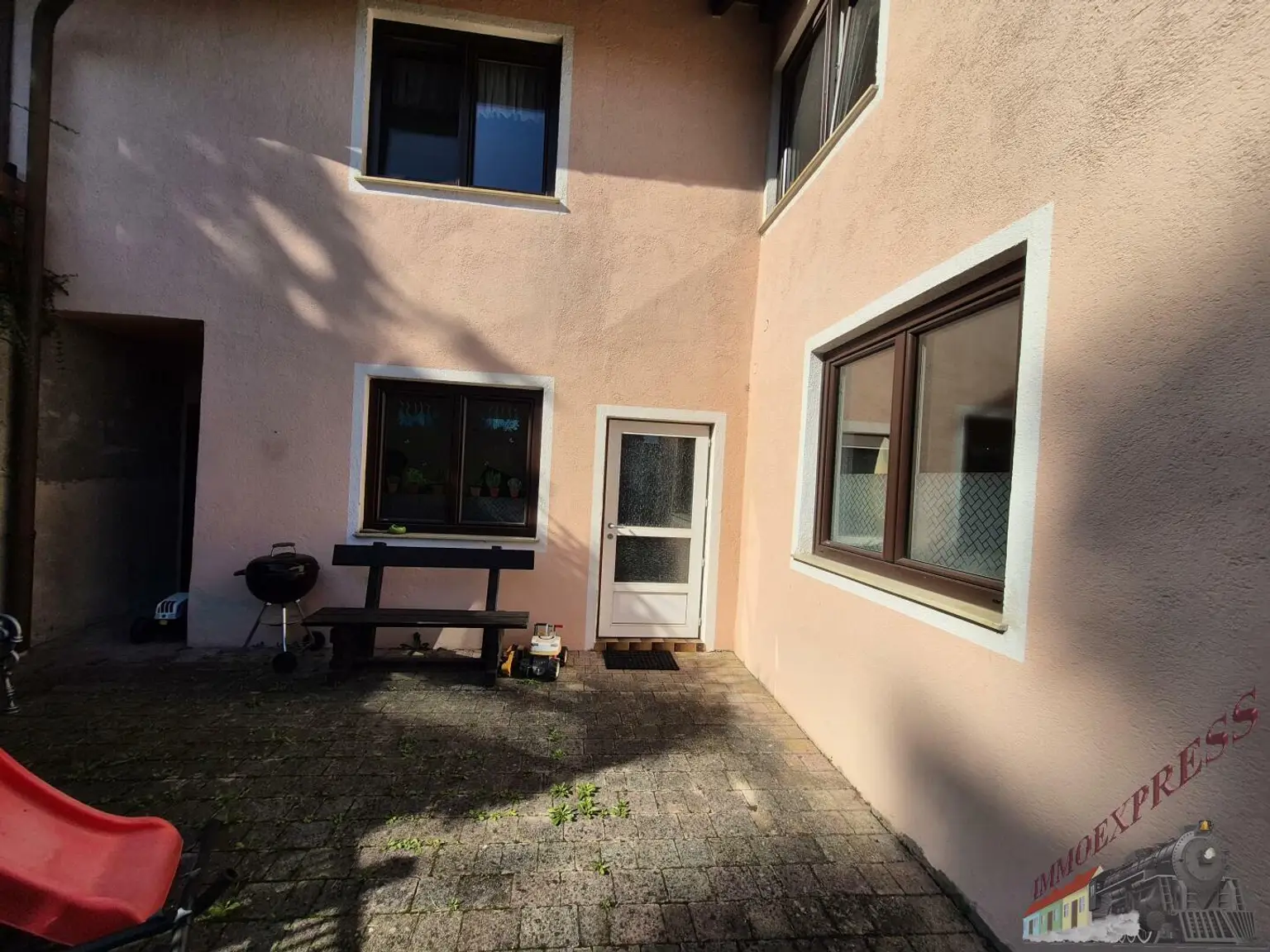 Zweifamilienhaus-riesiges Grundstück und Stallung-grenzenlose Möglichkeiten