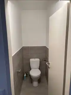 Toilette - Familienfreundliche 3 Zimmer Wohnung mit Balkon im Grünen Kauf Parsch Salzburg