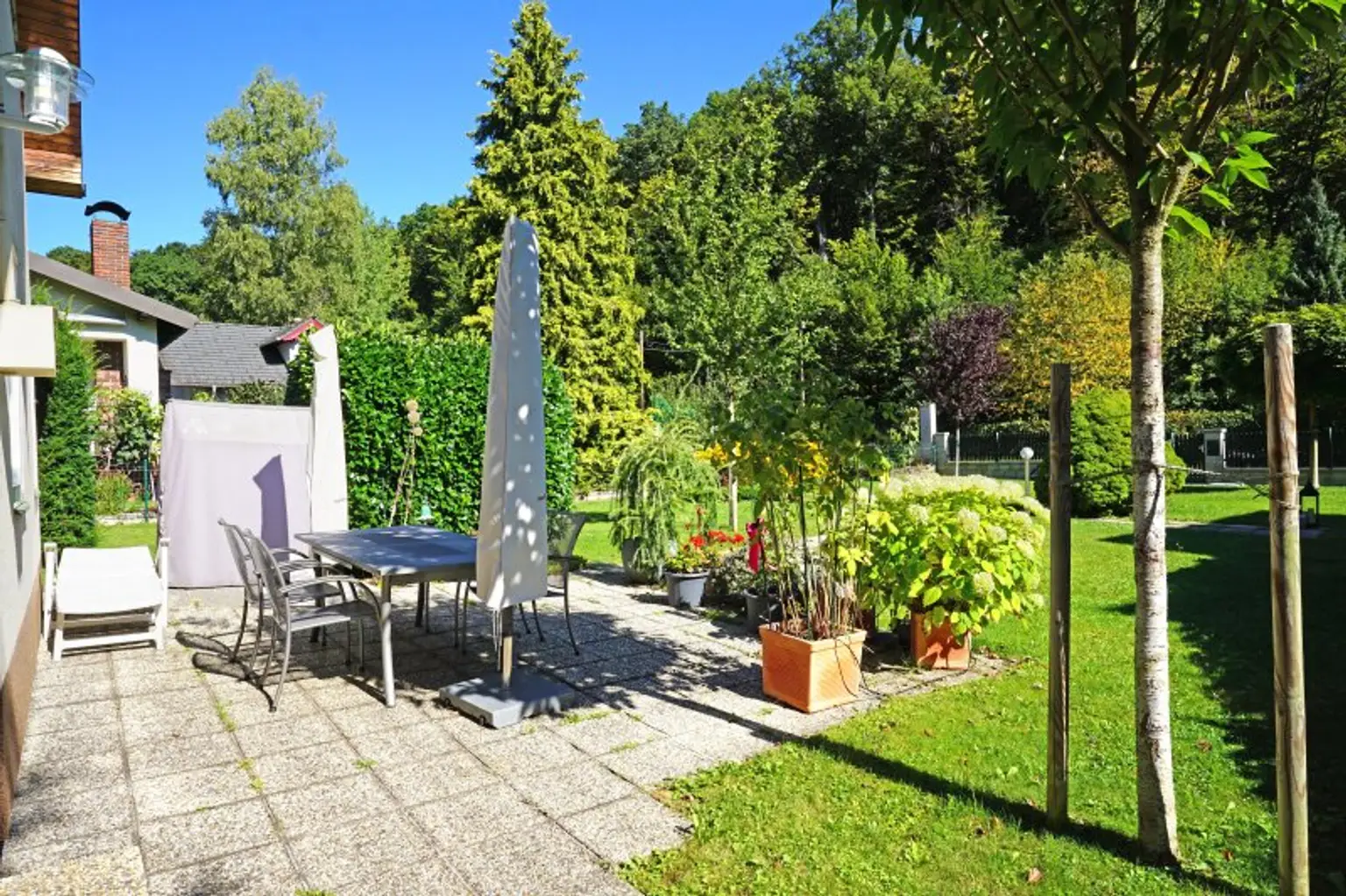 Reizvolles Holzhaus (gedämmt, verputzt) in ruhiger, naturnaher Lage - Neubaupotenzial!