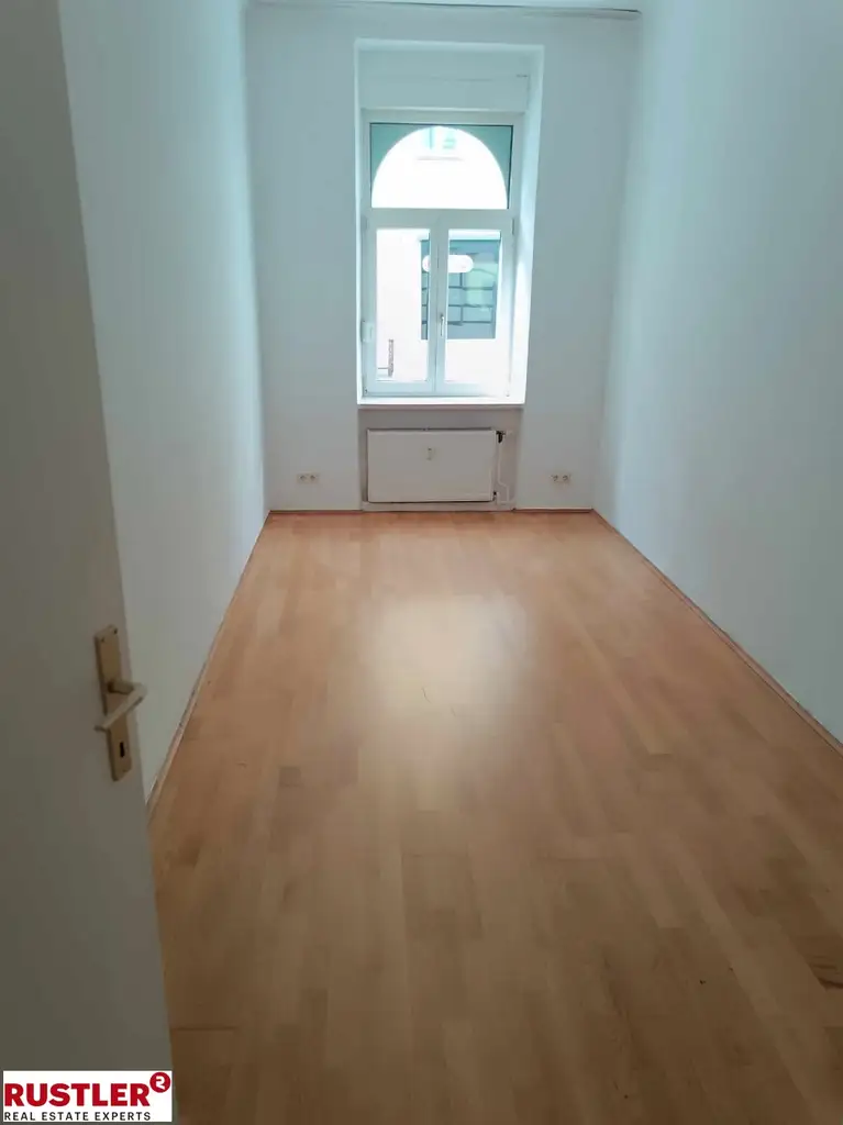 Nähe Innenstadt: GERÄUMIGE 2-Zimmerwohnung