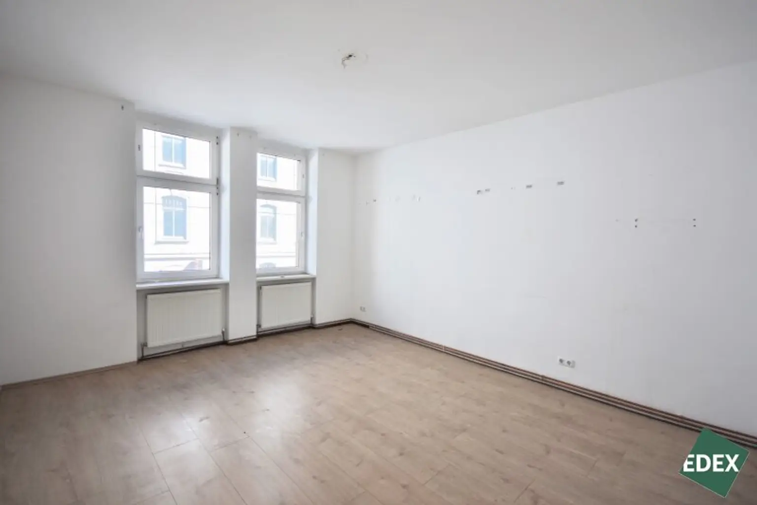 Altbau mit Charme – lichtdurchflutete Wohnung zum Sanieren