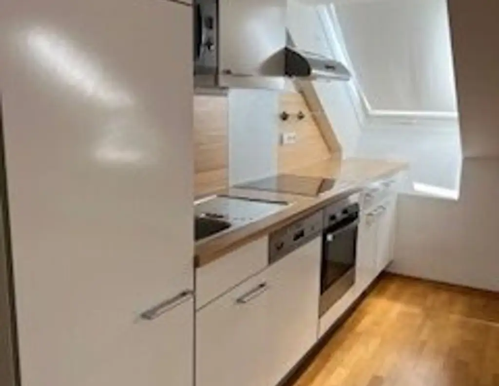 ANLEGERWOHNUNG: Schöne Dachgeschosswohnung, in bester Stadtlage Nähe der Universitäten im Bezirk Graz Leonhard, gepflegt mit guter Ausstattung - 58.85m²