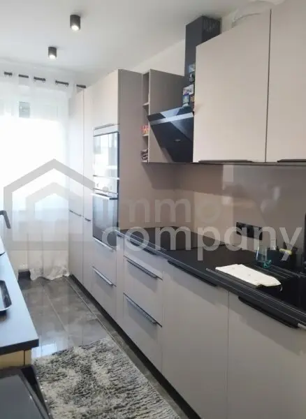 Familienwohnung mit 4 Zimmern im Zentrum mit großer Terrasse / eigene Garage - generalsaniert!