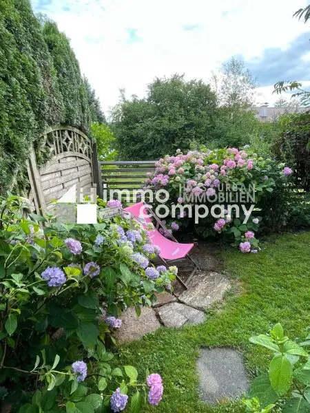 Traumhafter Bungalow in einmaliger Attersee-Lage.  Attersee Ort: 155m² Luxus mit Garten und Terrasse!