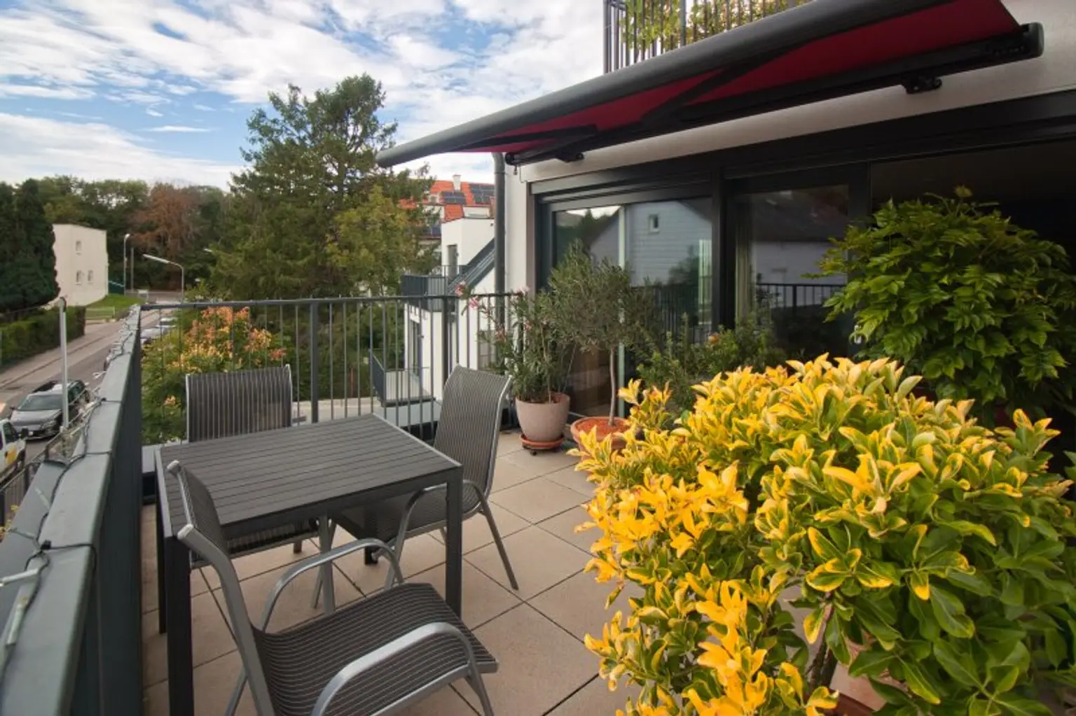 Exklusive 4-Zimmer Dachgeschosswohnung | private 39 m² Dachterrasse & Terrasse auf Wohnebene | Klimaanlage