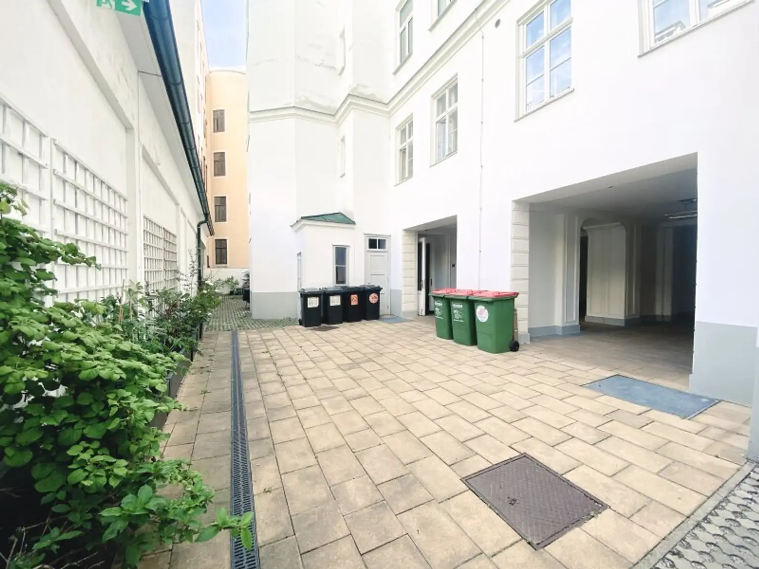 NEU! Lichdurchflutete Maissonette Dachgeschosswohnung mit Dachterrasse im Servitenviertel zu vermieten! Mit Blick auf Stephansdom und Kahlenberg!