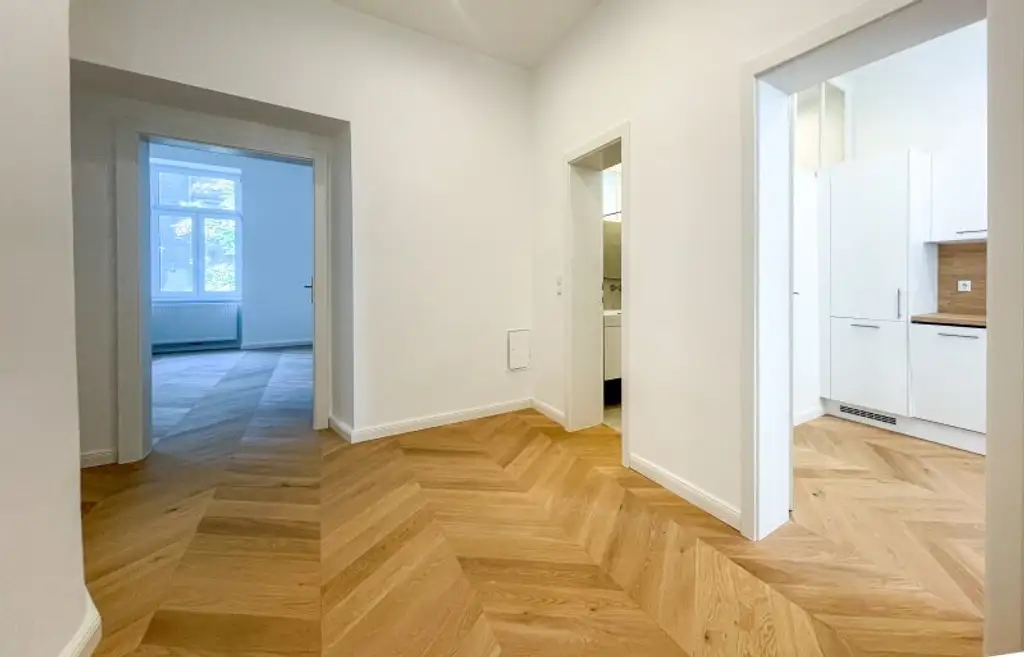 NÄHE AUGARTEN: wunderschön sanierte Altbauwohnung mit neuer Küche