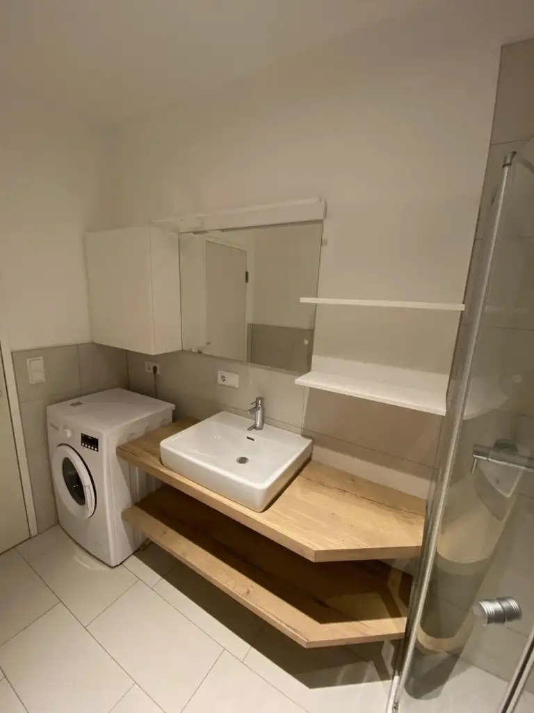 Moderne Neubauwohnung im Zentrum – mit Loggia u. Lift ! TIEFGARAGENPLATZ und KONTROLLIERTE WOHNRAUMBELÜFTUNG