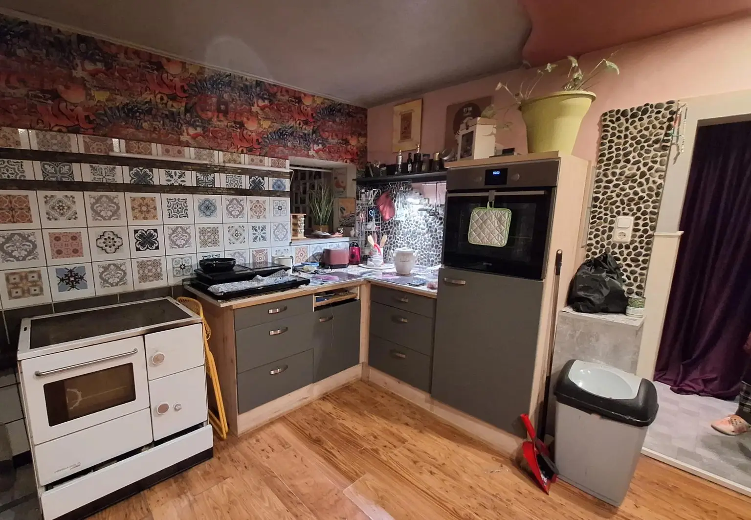 Villa Kunterbunt für Heimwerker / interessantes, kreatives und fröhliches Einfamilienhaus mit 5 Zimmern in ruhiger Seitengasse.