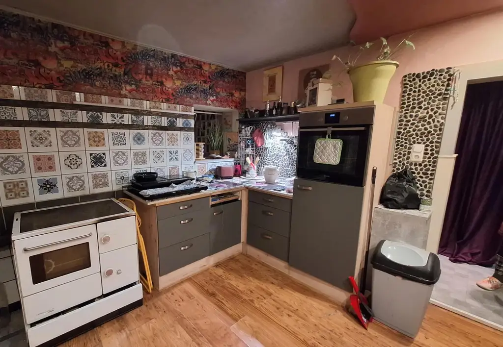 Villa Kunterbunt für Heimwerker / interessantes, kreatives und fröhliches Einfamilienhaus mit 5 Zimmern in ruhiger Seitengasse.