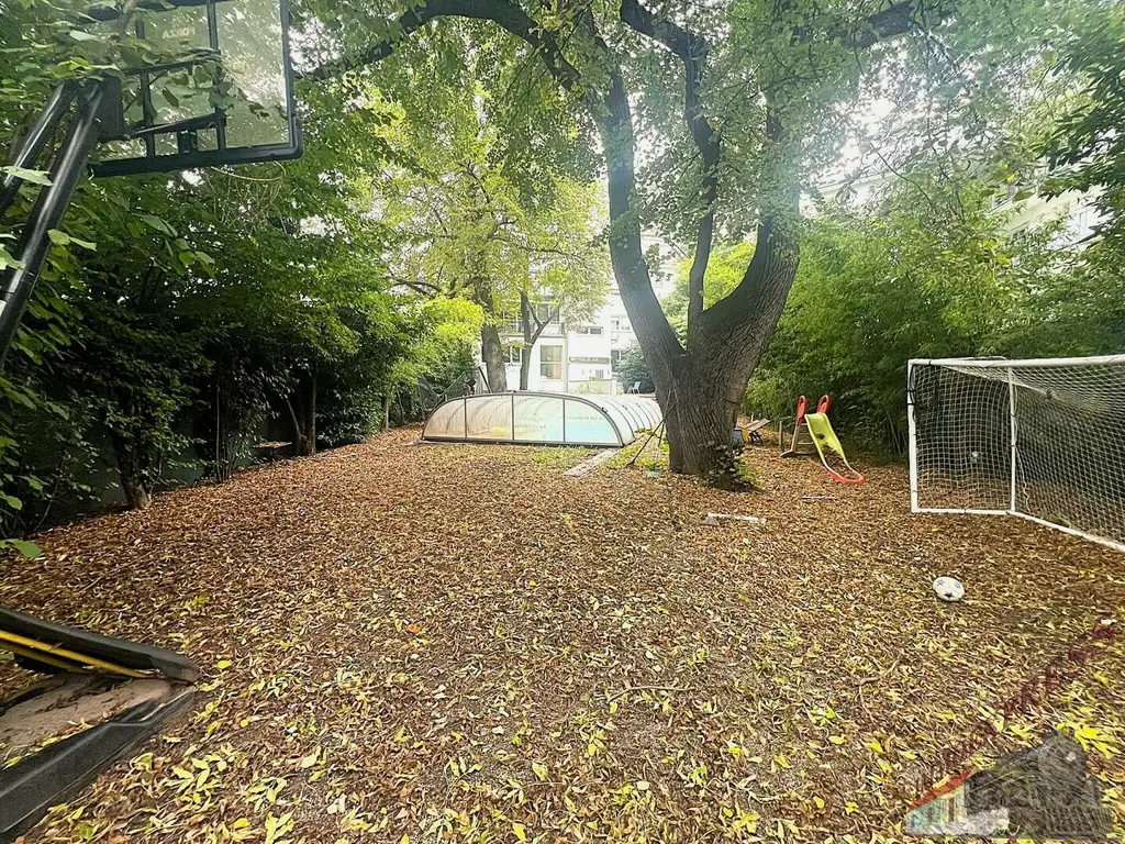 Wohnungs- Paket in Bestlage! 4 Wohnungen stilvoll renoviert inklusive Garten, Garage, Swimmingpool und Sauna!