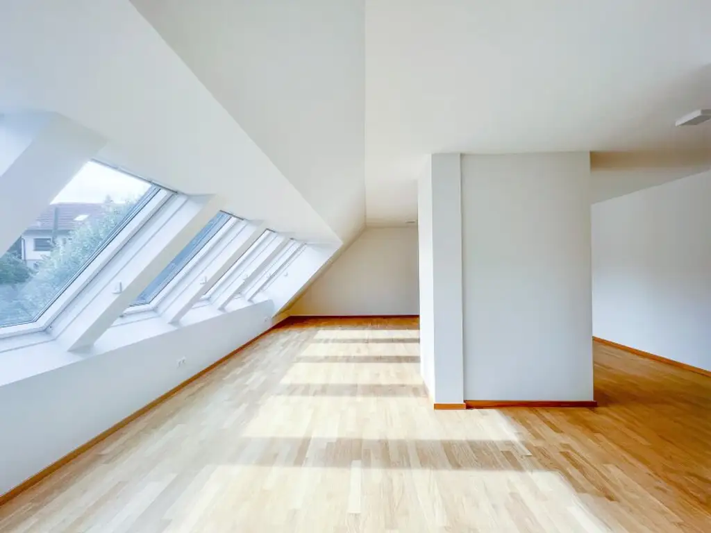 112 m2 Dachgeschosswohnung mit 11 m2 Balkon in Untermauerbach in absoluter Grünruhelage!