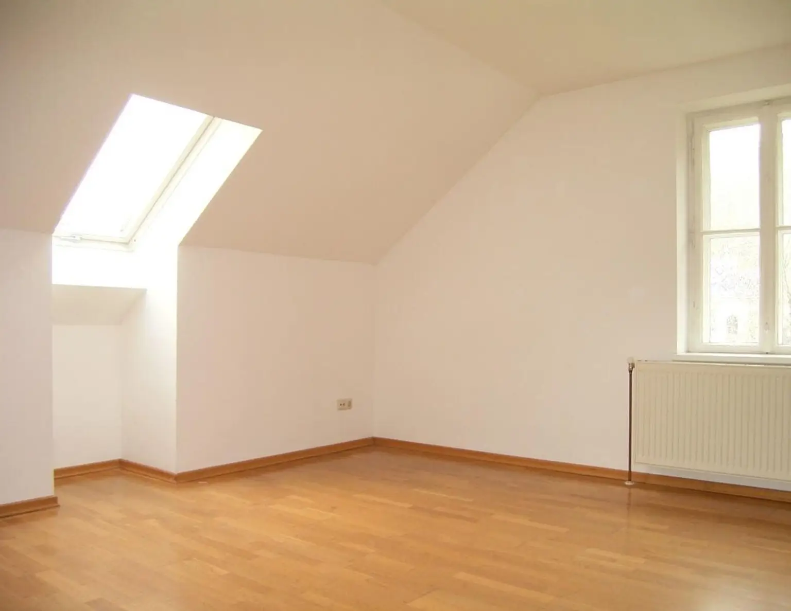 Wunderschönes Grundstück mit kleinem Zinshaus im Ortskern von Weissenbach an der Triesting!