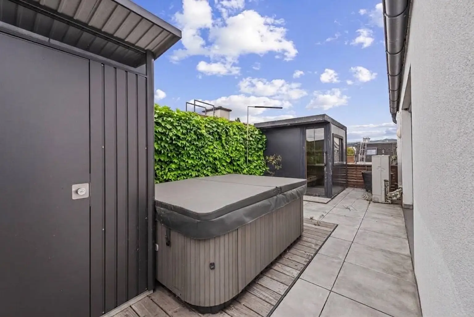 Großzügiges Maisonette-Penthouse zur Miete – mit Dachterrasse, Sauna und Whirlpool in Brunn am Gebirge