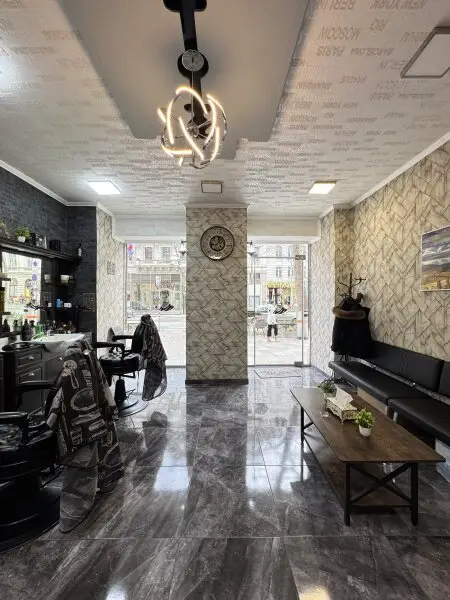 Anlagepaket mit 5 Geschäftslokale & 1 Wohnung – stabile Mieteinnahmen – attraktive Rendite 5,25%