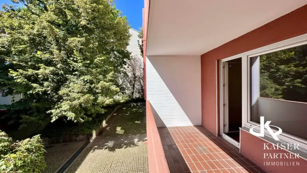 Geräumige 4-Zimmer-Wohnung mit Loggia mit viel Potential, Nähe Kennedybrücke!