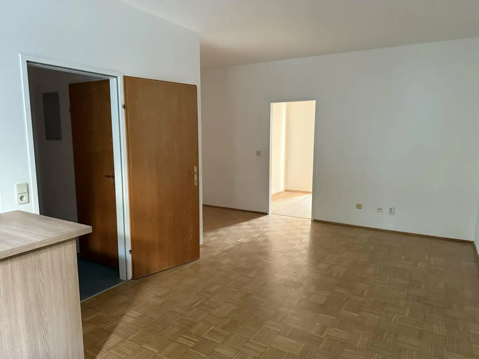 Gemütliche 2-Zimmer-Wohnung mit neu sanierter Küche und Balkon!