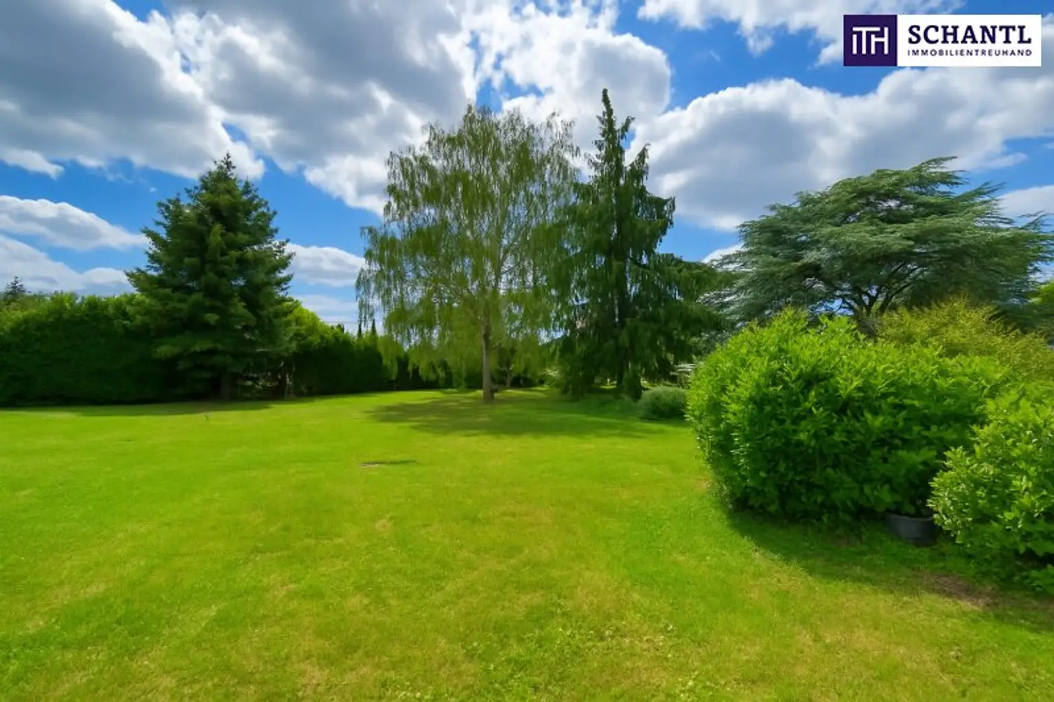 Traumhafter Bungalow mit Indoor-Pool, Weinkeller & großem Garten auf Eigengrund