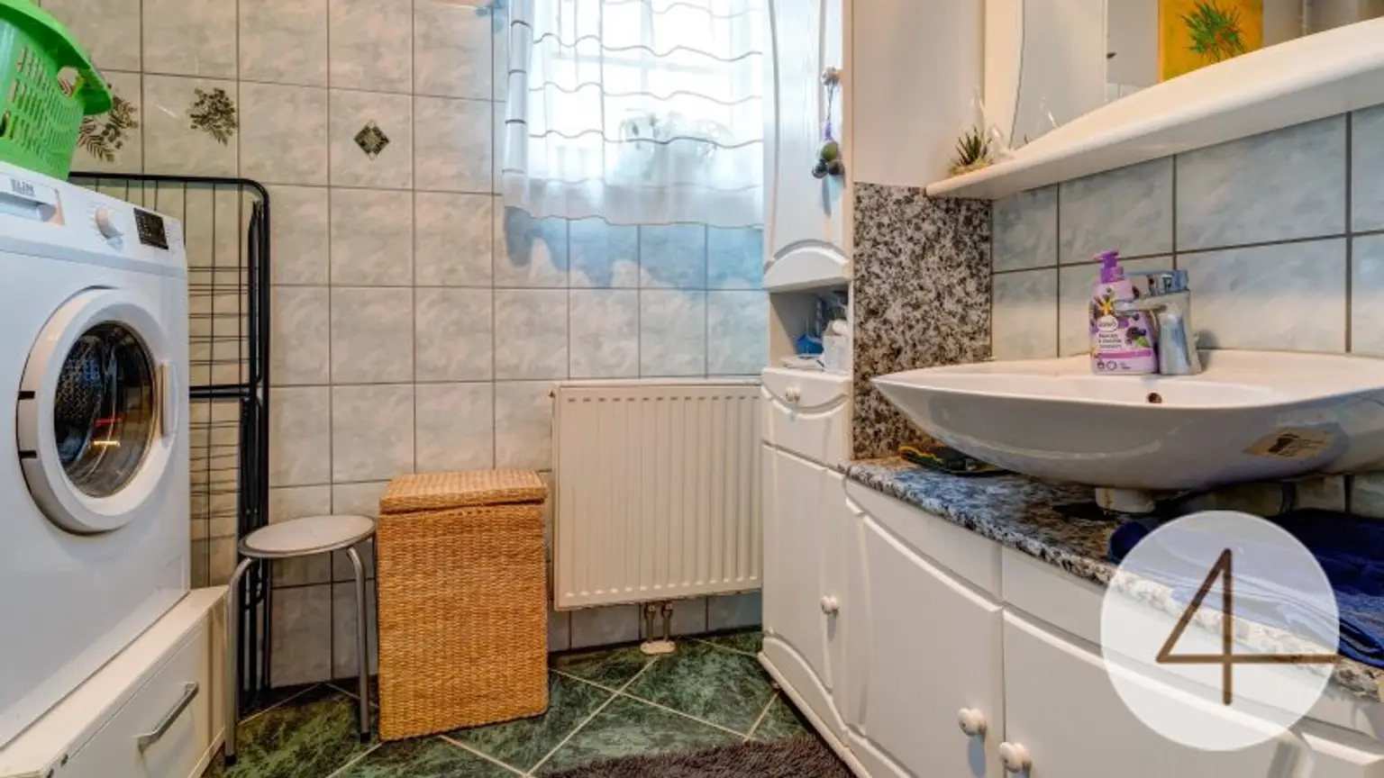 Ihr neues Zuhause: Stilvolles Einfamilienhaus mit Pool in ruhiger Lage